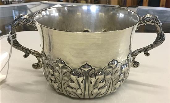 An Edwardian 17th century style Brittania standard silver porringer, by Goldsmiths & Silversmiths Co Ltd, 7.5 oz.